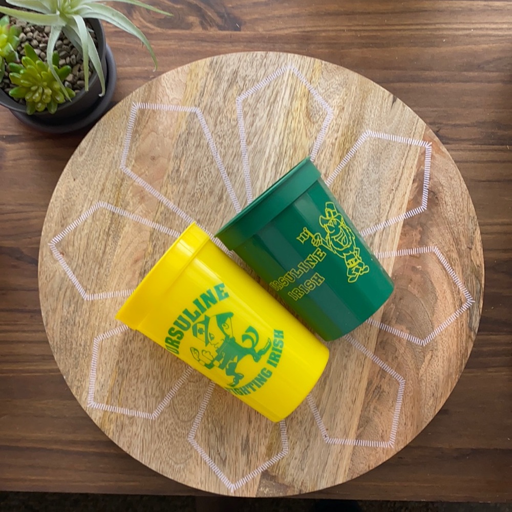 Ursuline fighting Irish plastic party tailgate drinking cups set yellow green